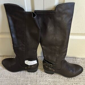 Me Too Dora woman boots size 7 brown